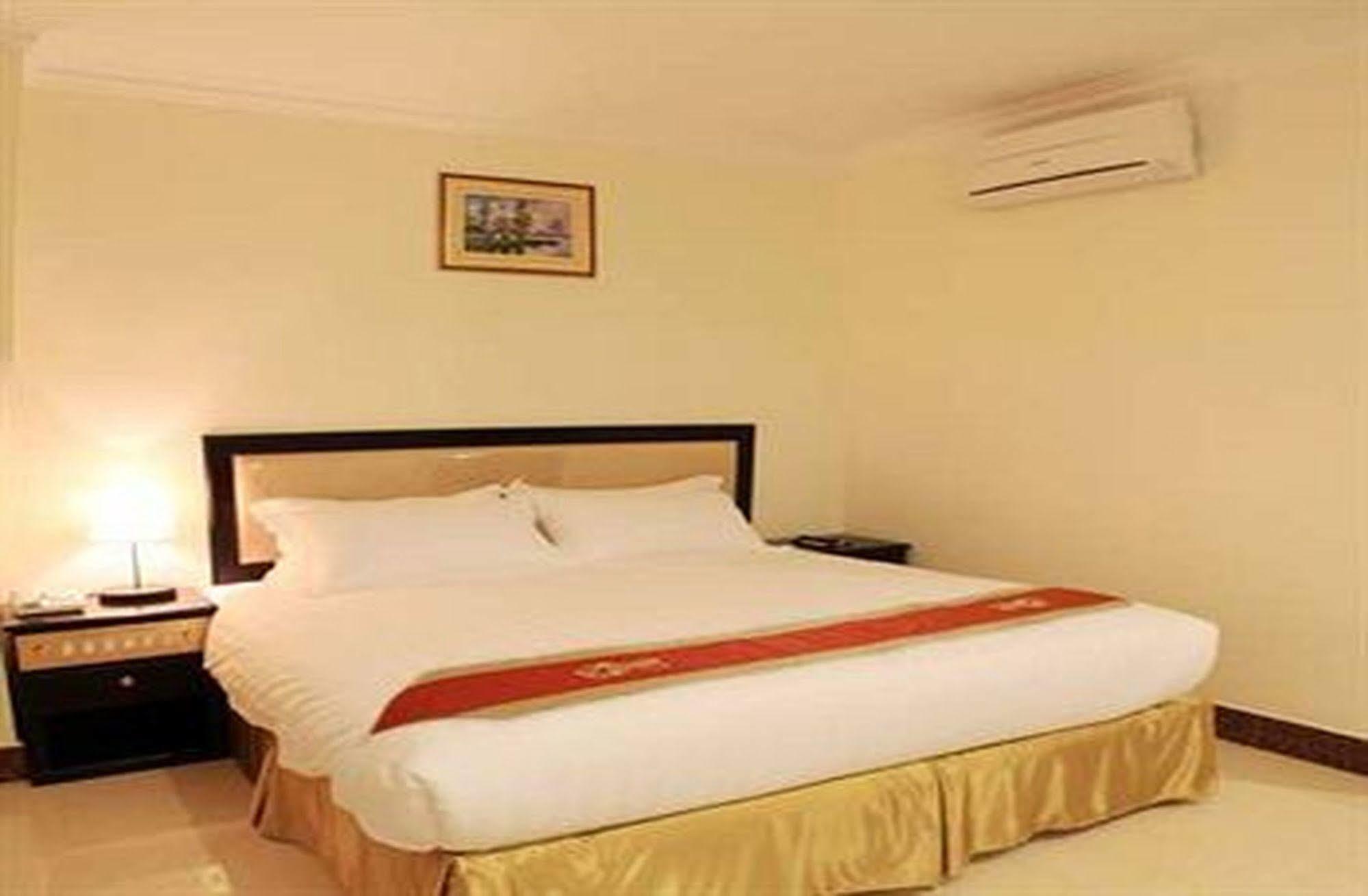 Cardamom Hotel & Apartment Пном Пен Екстериор снимка