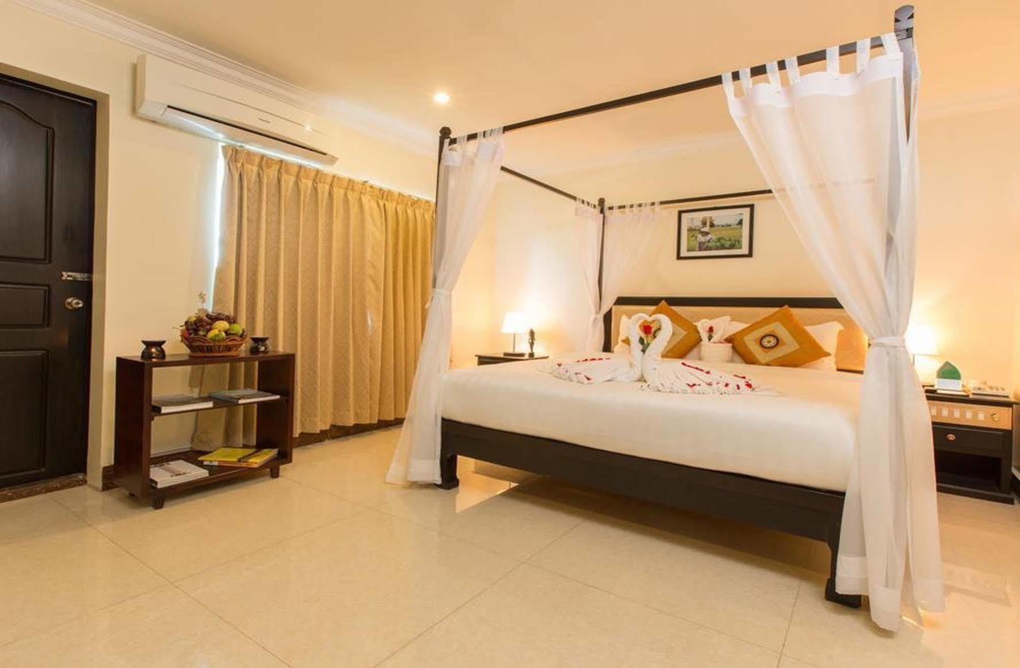 Cardamom Hotel & Apartment Пном Пен Екстериор снимка