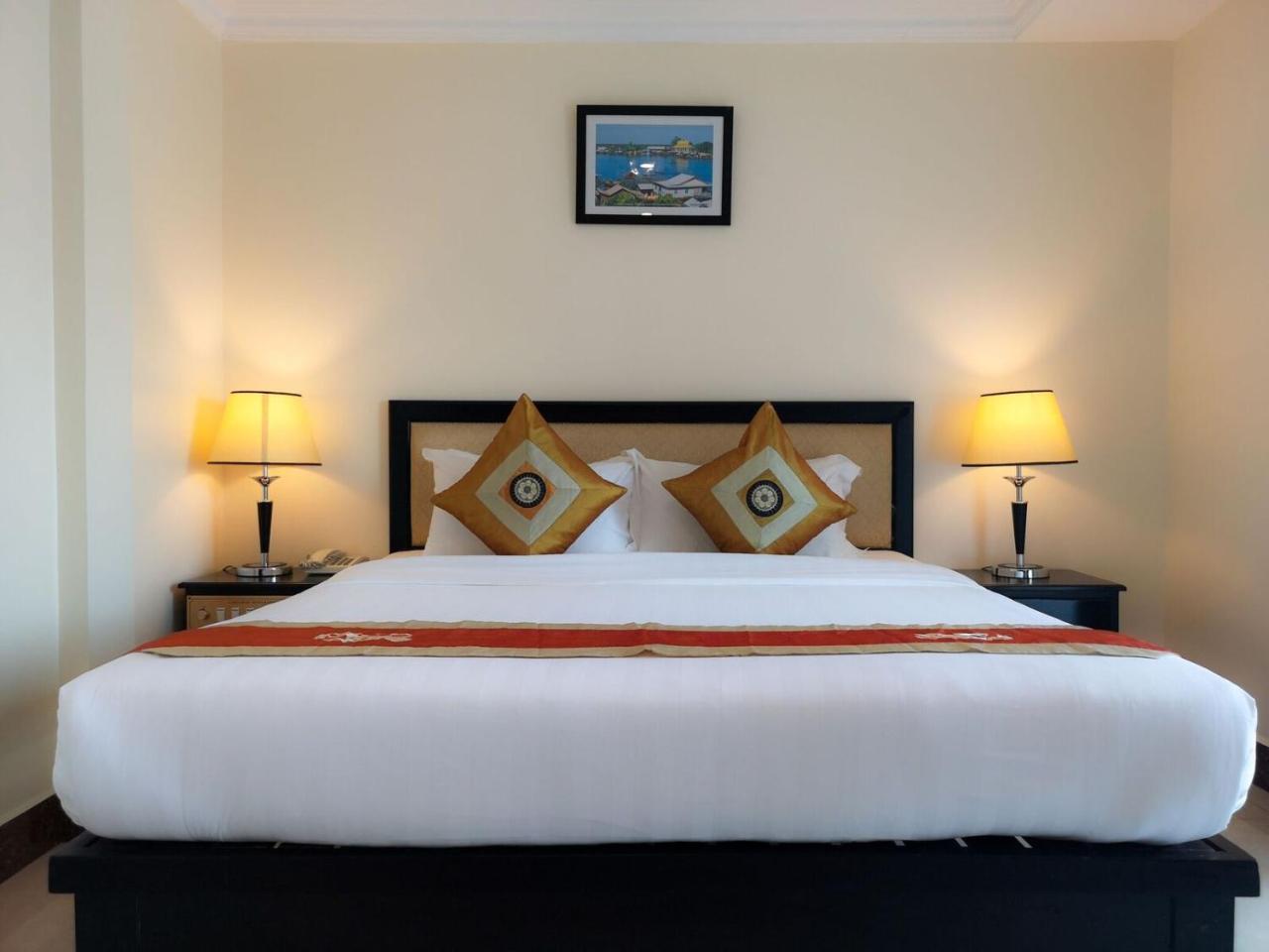 Cardamom Hotel & Apartment Пном Пен Екстериор снимка